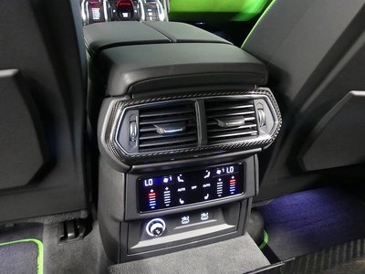 2024 Lamborghini URUS thumbnail 16