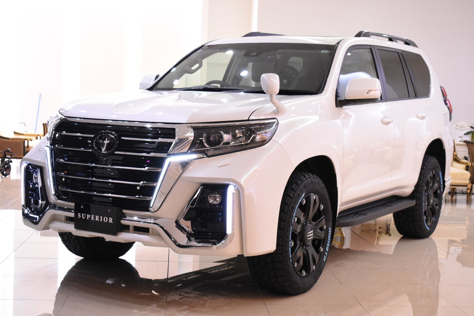 TOYOTA LAND CRUISER PRADO - View 1