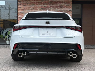 صورة 8 لـ 2023 Lexus IS