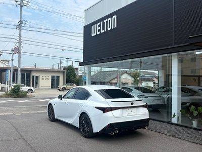 صورة 2 لـ 2023 Lexus IS