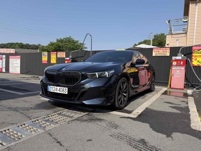 BMW 5 SERIES - 1