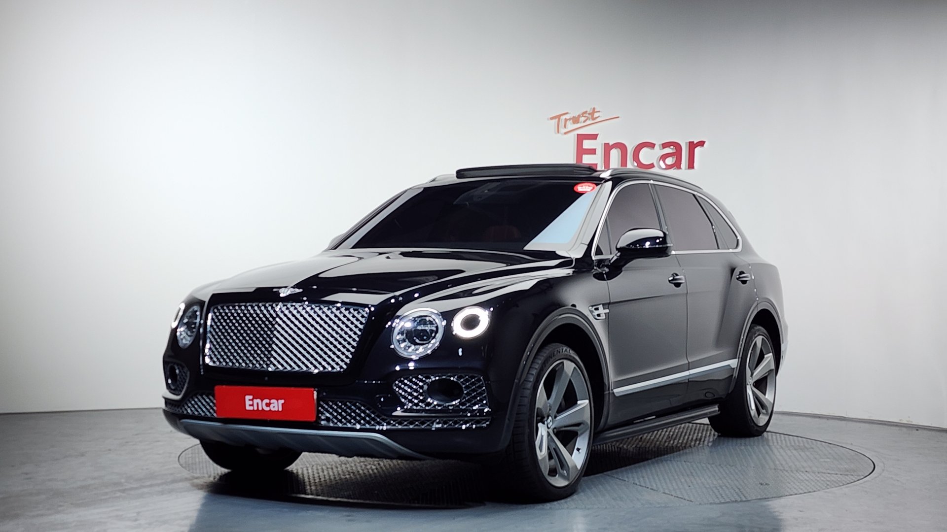 BENTLEY BENTAYGA - View 1