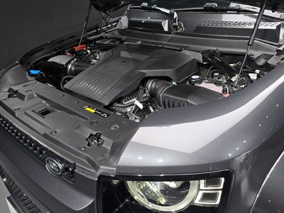 LAND ROVER DEFENDER - 7