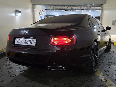 BENTLEY FLYING SPUR - 6