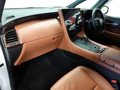 2025 Toyota VELLFIRE photo 10
