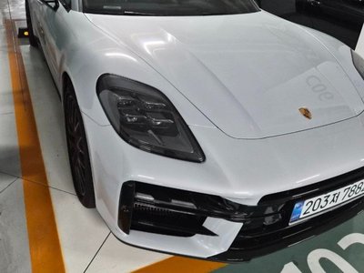 PORSCHE PANAMERA - 4