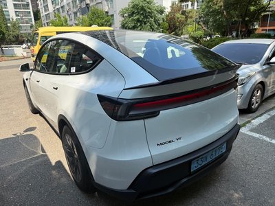 TESLA MODEL Y - 6