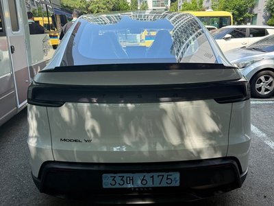 TESLA MODEL Y - 7