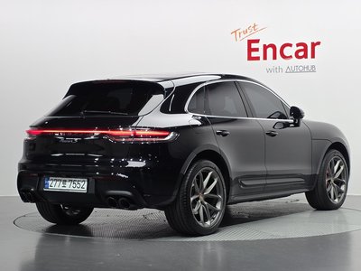 PORSCHE MACAN - 4