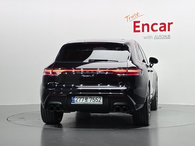 PORSCHE MACAN - 3