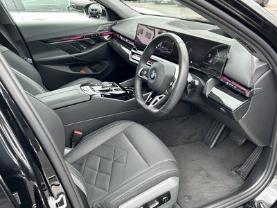 2025 BMW 5 SERIES — миниатюра 27