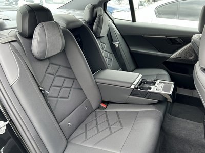 2025 BMW 5 SERIES — миниатюра 60