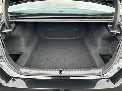 2025 BMW 5 SERIES — миниатюра 11
