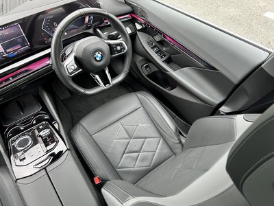 2025 BMW 5 SERIES — миниатюра 21