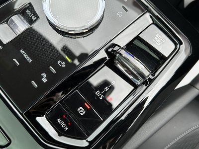 2025 BMW 5 SERIES — миниатюра 36