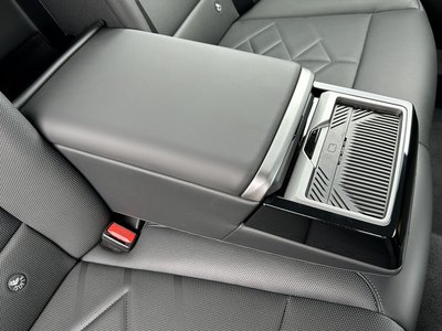 2025 BMW 5 SERIES — миниатюра 61
