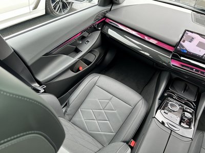 2025 BMW 5 SERIES — миниатюра 22