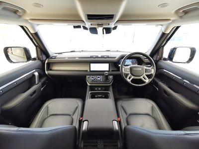 LAND ROVER DEFENDER - 9