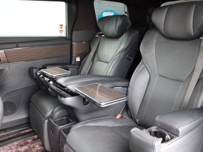 صورة 10 لـ 2023 Toyota ALPHARD