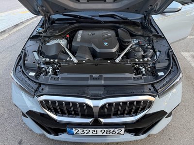 2025 BMW 5 SERIES photo 7