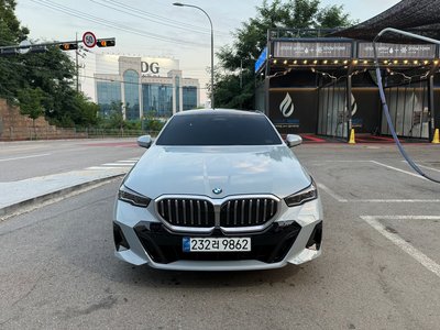 2025 BMW 5 SERIES photo 1