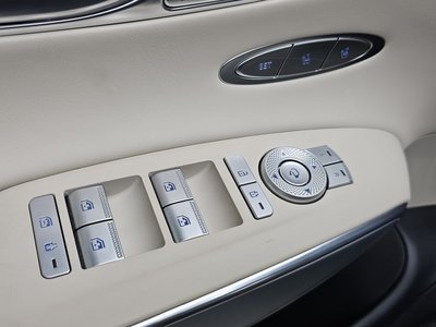 2022 Genesis GV70 — миниатюра 29
