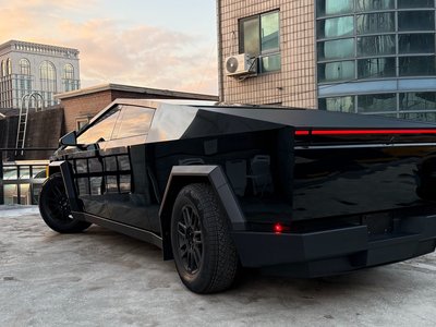 TESLA CYBERTRUCK - 2