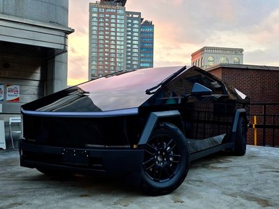 TESLA CYBERTRUCK - 1