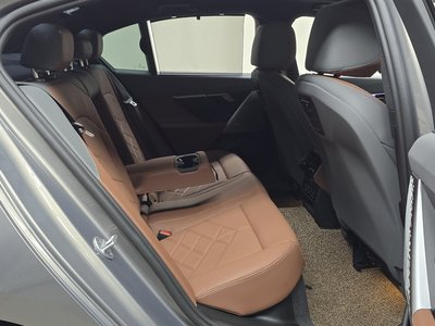 2025 BMW 5 SERIES 缩略图 17