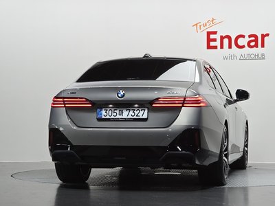2025 BMW 5 SERIES 照片 4