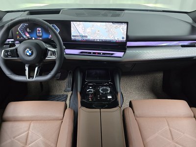 2025 BMW 5 SERIES 照片 5