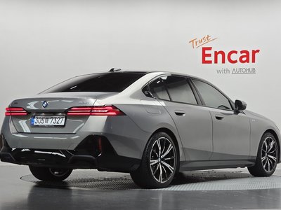 2025 BMW 5 SERIES 照片 3