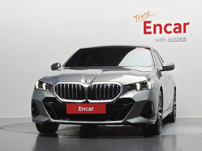 2025 BMW 5 SERIES 照片 2