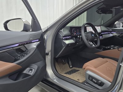 2025 BMW 5 SERIES 缩略图 13