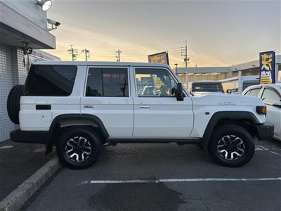 TOYOTA LAND CRUISER 70 - 9