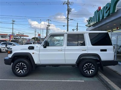 TOYOTA LAND CRUISER 70 - 8