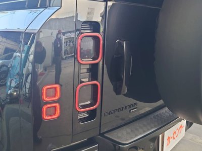 LAND ROVER DEFENDER - 10