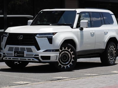 2025 LEXUS GX photo 9