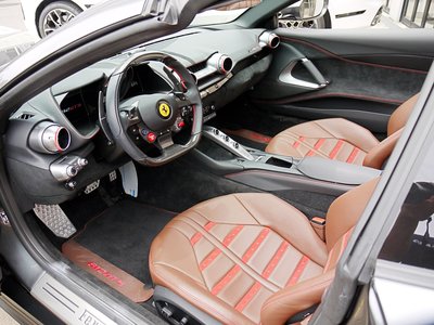 صورة 12 لـ 2022 Ferrari 812 GTS