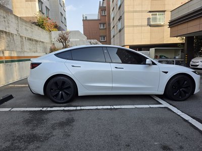TESLA MODEL 3 - 5