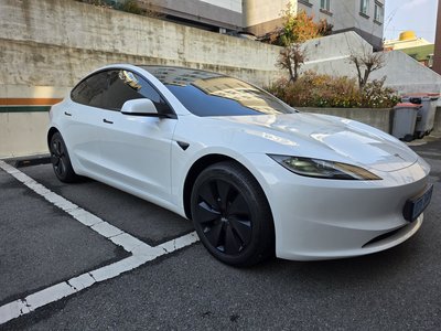 TESLA MODEL 3 - 1