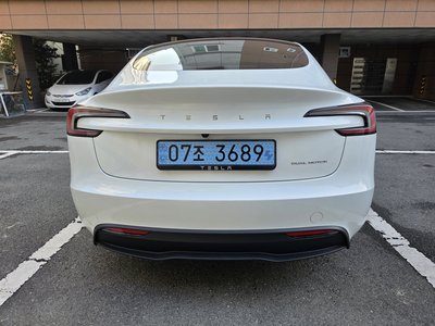 TESLA MODEL 3 - 3