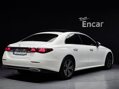 MERCEDES-BENZ E-CLASS - 4