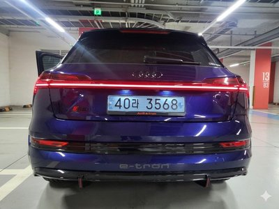 AUDI E-TRON - 5