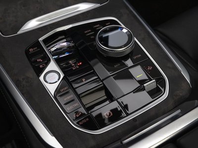 2025 BMW X5 — фото 9