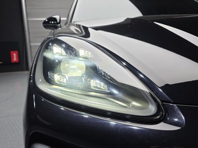 PORSCHE CAYENNE - 9