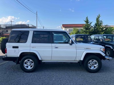 TOYOTA LAND CRUISER 70 - 4