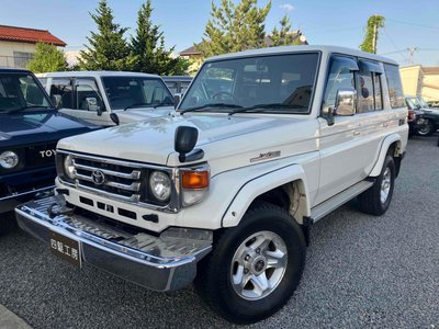 TOYOTA LAND CRUISER 70 - 1