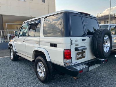 TOYOTA LAND CRUISER 70 - 8