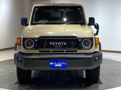 TOYOTA LAND CRUISER 70 - 9